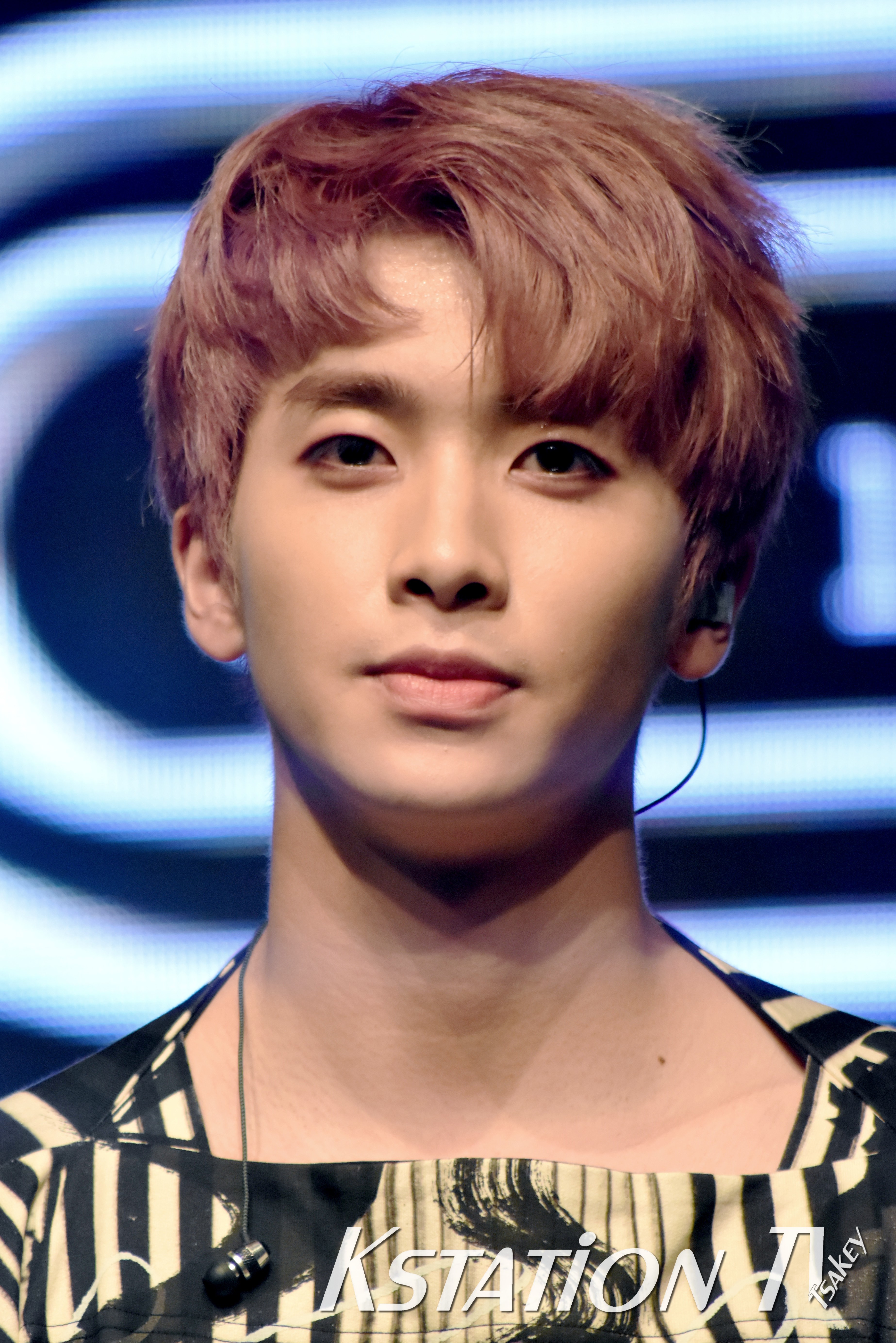UP10TION XIAO (2) – KSTATION TV